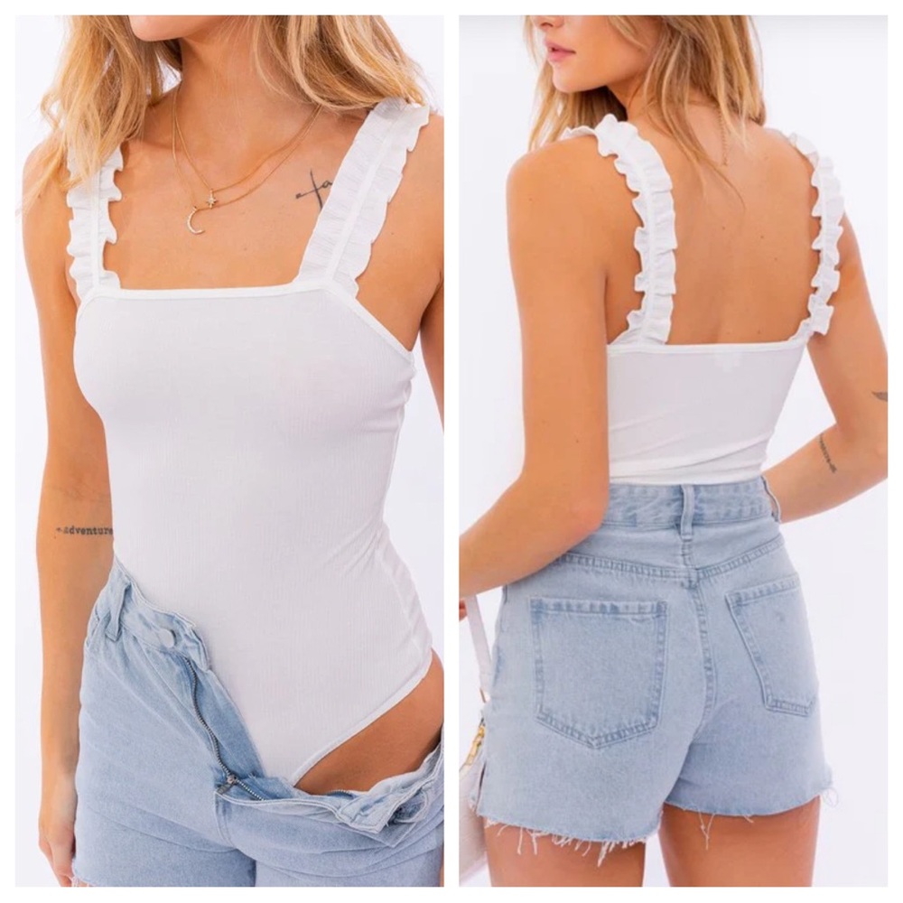 Jolie Ruffle Strap Ribbed Bodysuit Size M in White - Picture 1 of 12
